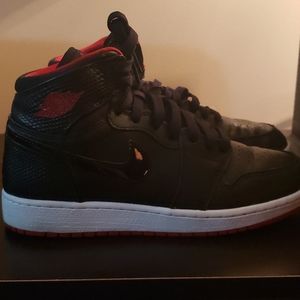 Air jordan 1 mid (lance mountain bred)